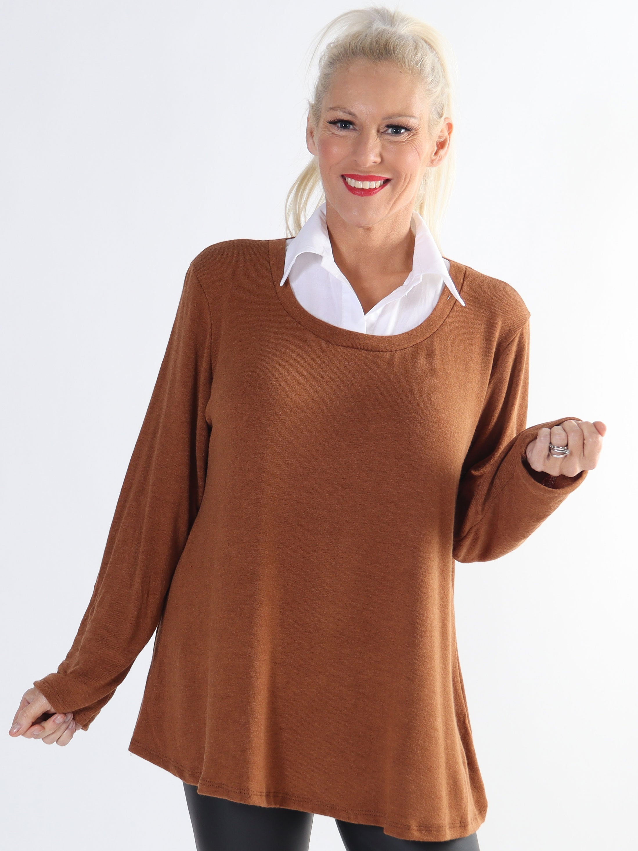 Rita - Härligt mjuk plus size-blus med vit skjortkrage